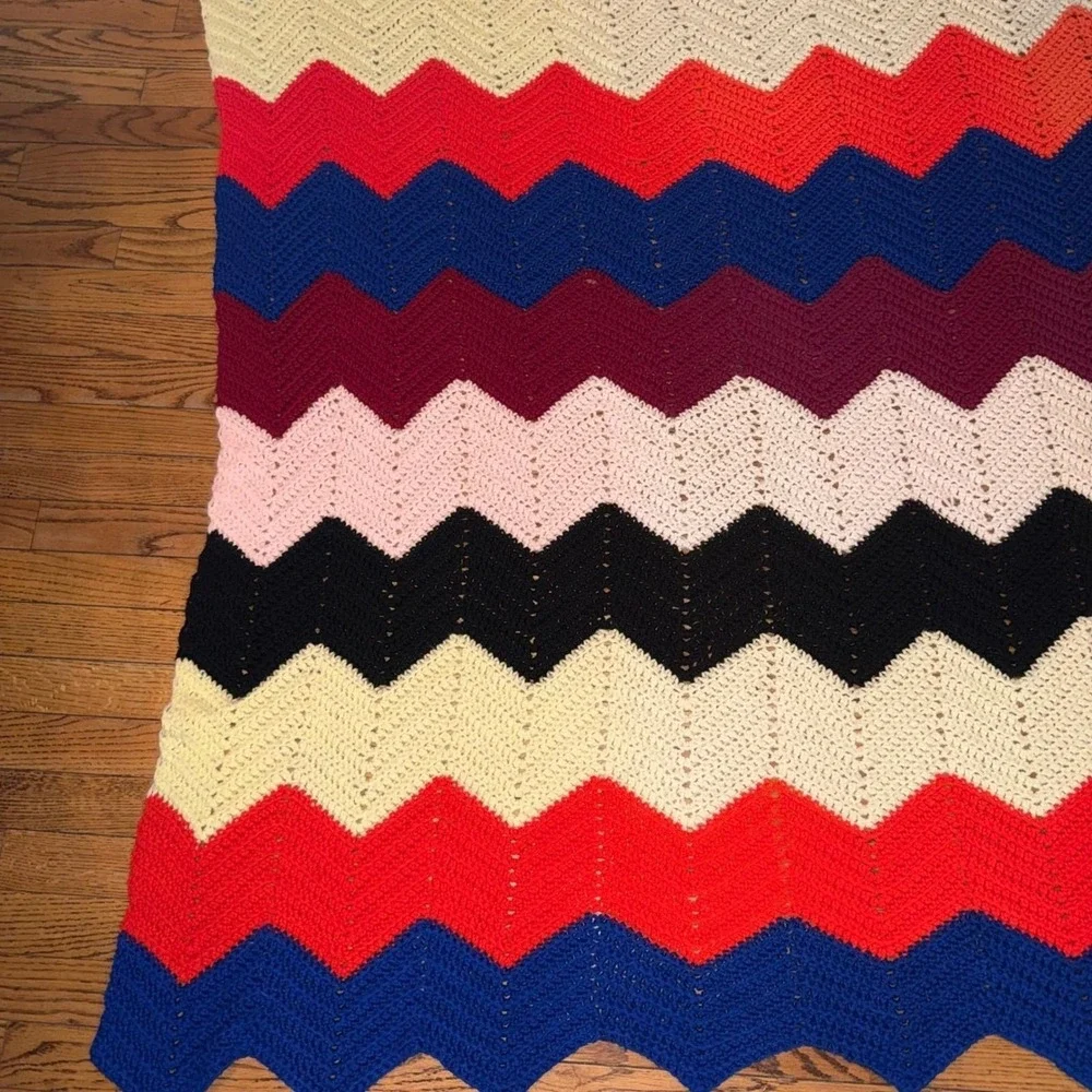 Handmade vintage multicolor chevron ripple afghan blanket approx 59